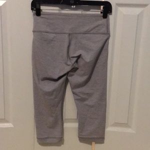 lululemon athletica Pants - Lululemon light grey crop leggings sz 6 57456 lululemon athletica Pants - Lululemon light grey crop leggings sz 6 57456